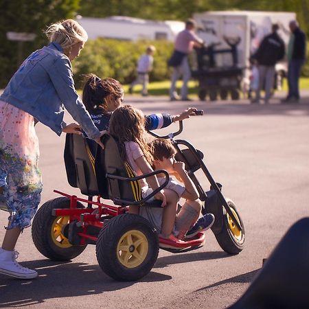 Kirkeng Camping & Event Hotel Fossby Buitenkant foto