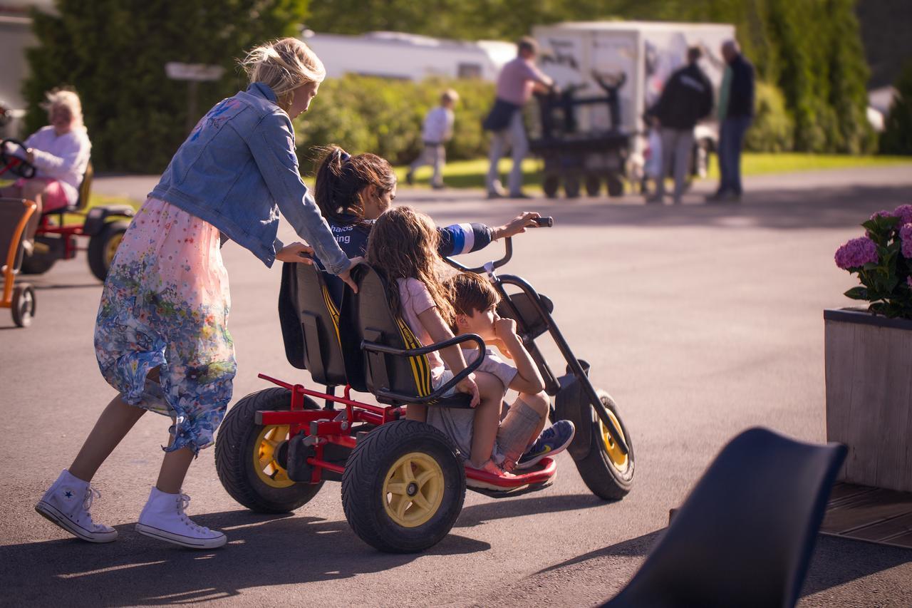 Kirkeng Camping & Event Hotel Fossby Buitenkant foto